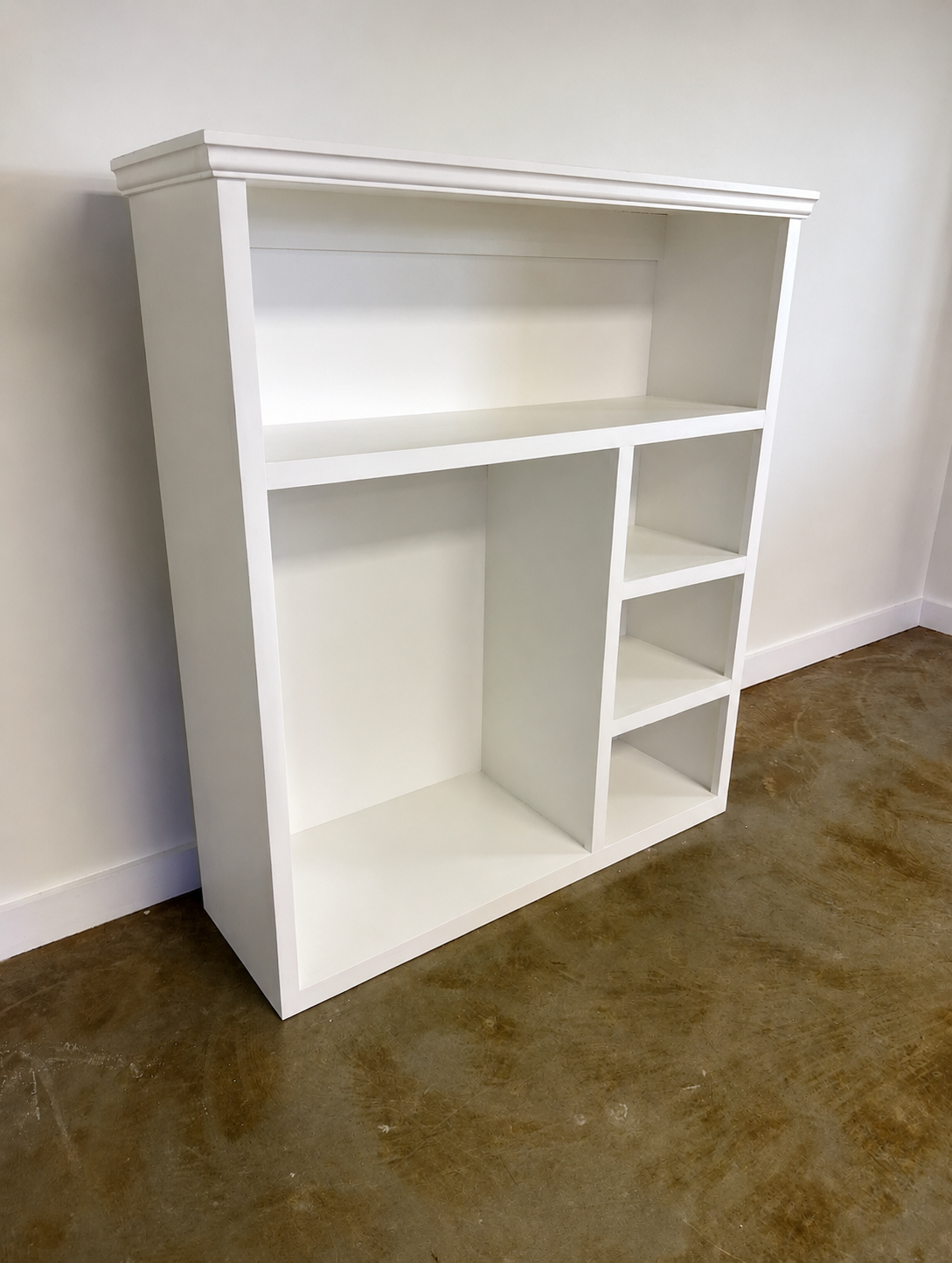White Desk Hutch (Low Trim without Mirror)