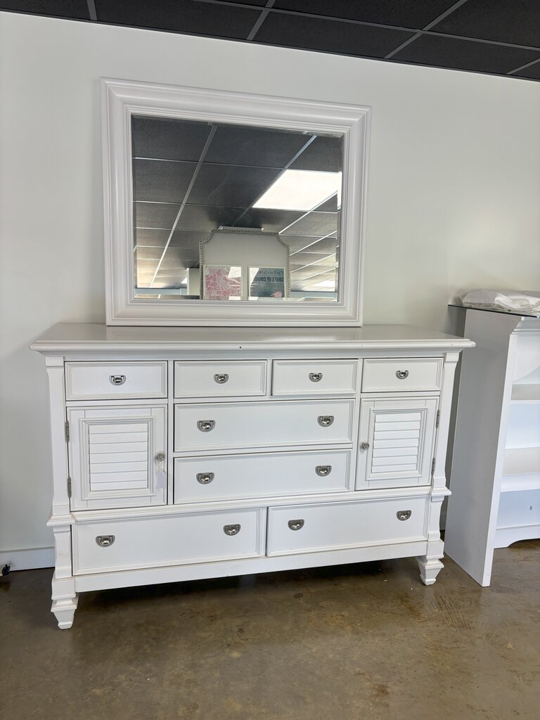 dresser with mirror